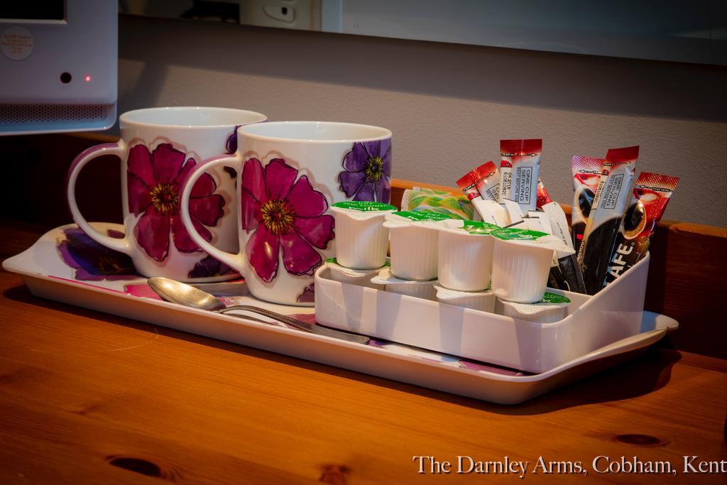 The Darnley Arms Hotel Gravesend Room photo
